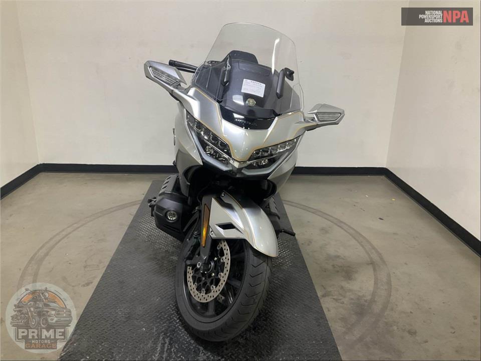 2025 Honda GOLD WING TOUR AUTOMATIC DCT — фото 2