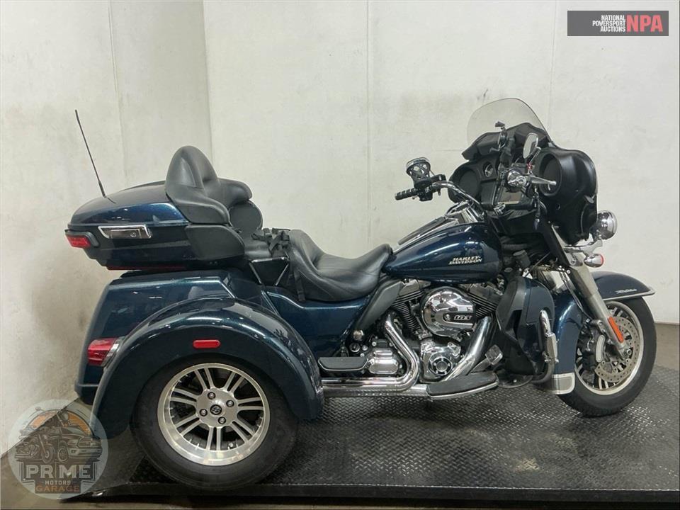 2016 Harley-Davidson FLHTCUTG TRIGLIDE ULTRA CLASSIC — фото 1