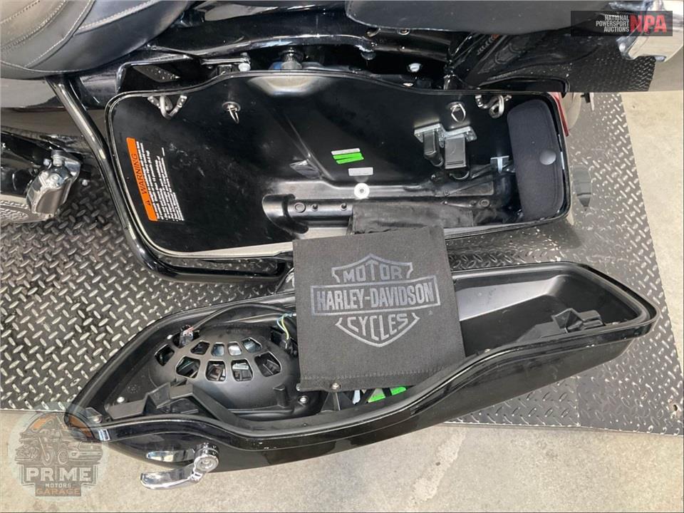 2015 Harley-Davidson FLHXSE CVO STREET GLIDE SPECIAL — фото 25