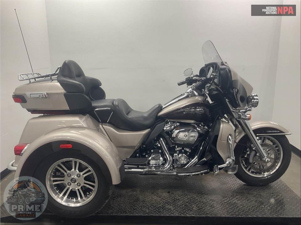 2018 Harley-Davidson FLHTCUTG TRI GLIDE ULTRA — фото 1