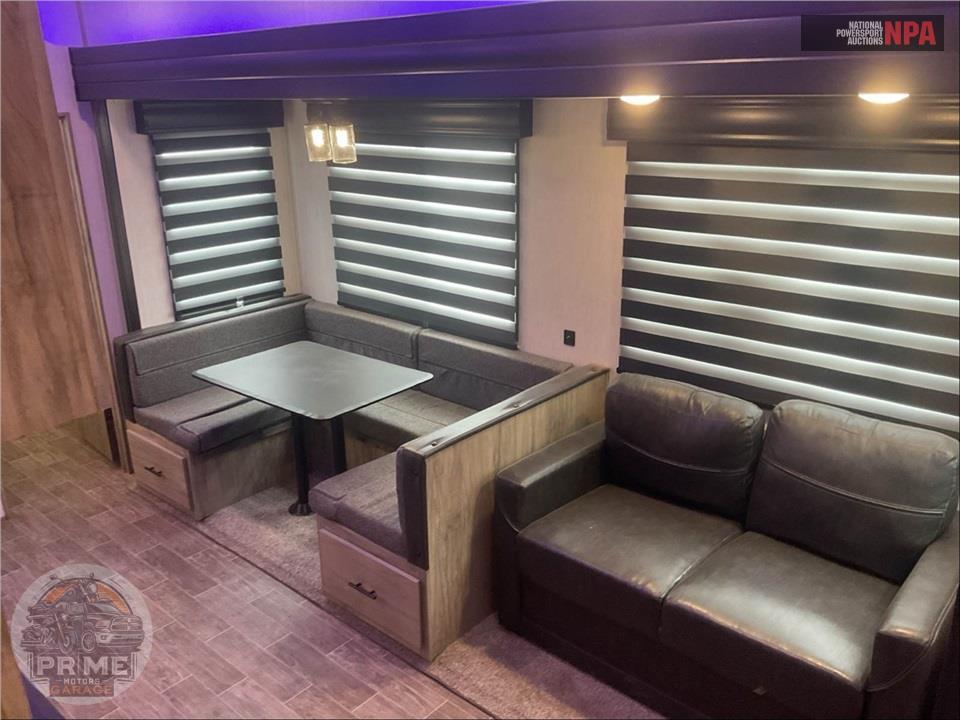 2022 Cherokee By Forest River M-287BH ARCTIC WOLF FIFTH WHEEL SERIES — фото 6