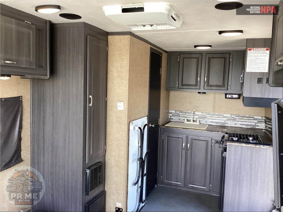 2015 Work And Play M-16UL - ULTRA LE TOY HAULER SERIES — фото 8