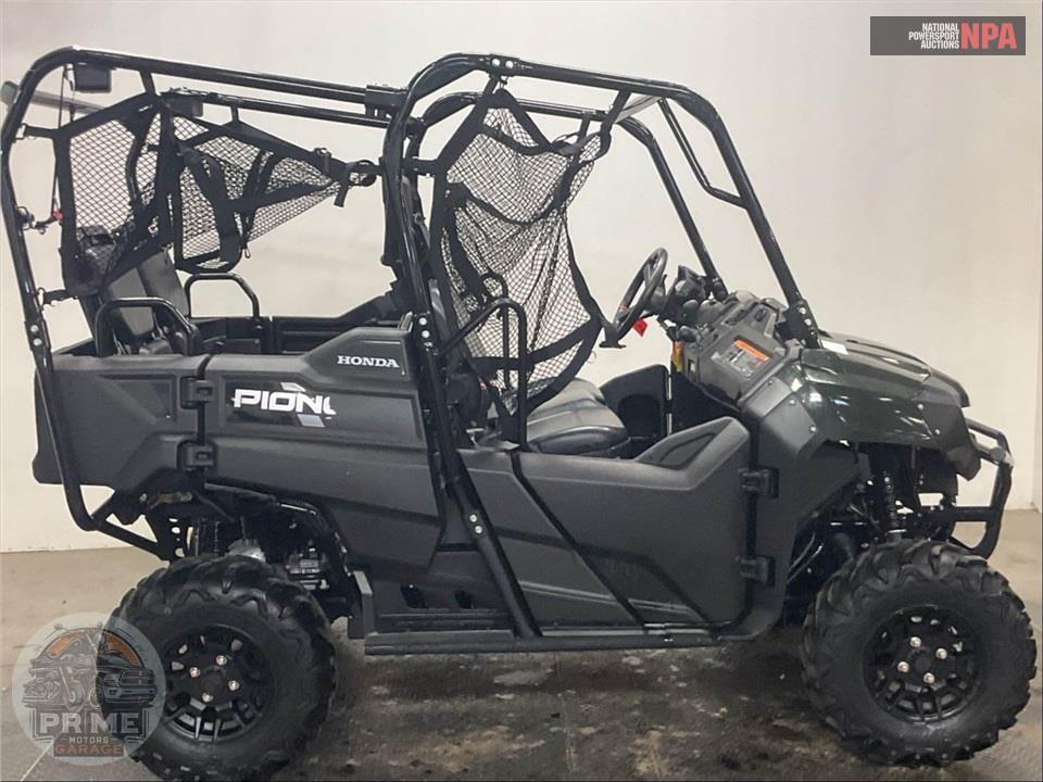 2025 Honda PIONEER 700-4 DELUXE — фото 1