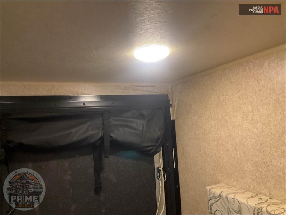 2017 Coachmen By Forest River M-22 TH - CATALINA TRAIL BLAZER TOY HAULER SERIES — фото 19