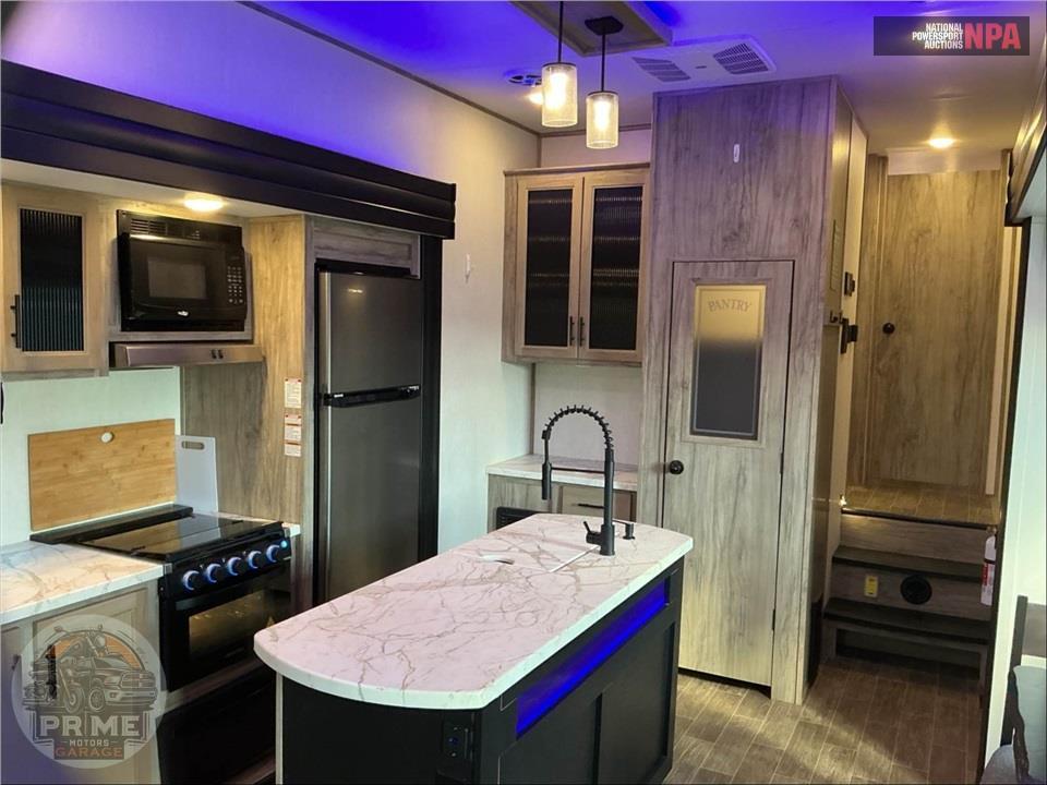 2022 Cherokee By Forest River M-291RL ARCTIC WOLF FIFTH WHEEL SERIES — фото 9
