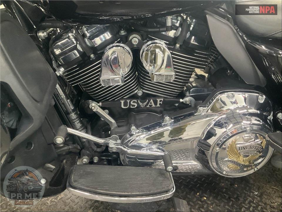 2018 Harley-Davidson FLHTCUTG TRI GLIDE ULTRA — фото 7