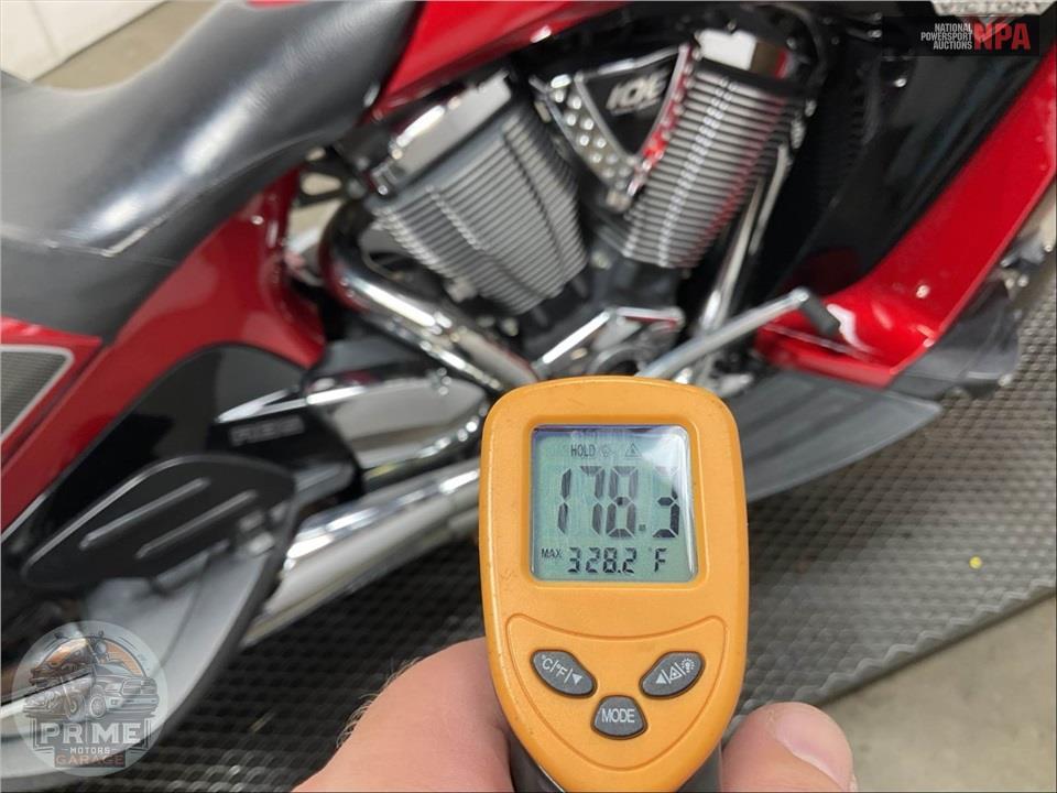 2013 Victory Motorcycles VISION TOUR RED BLACK — фото 8