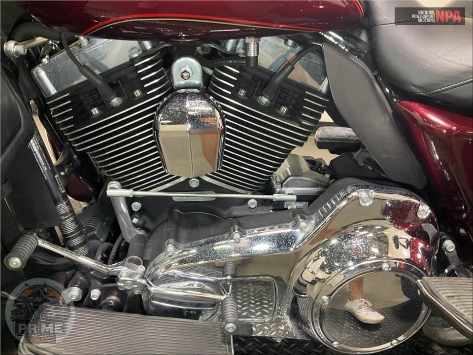 2016 Harley-Davidson FLHTCUTG TRIGLIDE ULTRA CLASSIC — фото 7