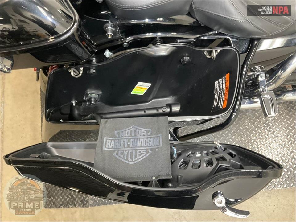 2016 Harley-Davidson FLHXSE CVO STREET GLIDE SPECIAL — фото 3