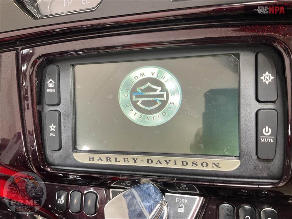 2017 Harley-Davidson FLHTKSE CVO ULTRA LIMITED — фото 26