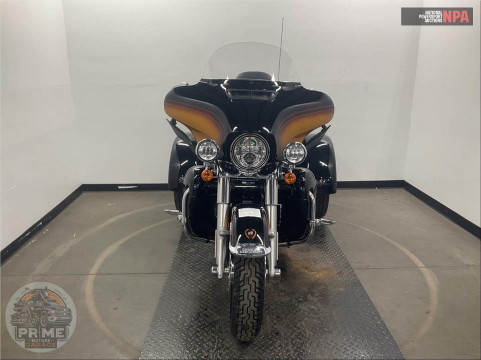 2024 Harley-Davidson FLHTCUTG TRI GLIDE ULTRA CLASSIC — фото 2