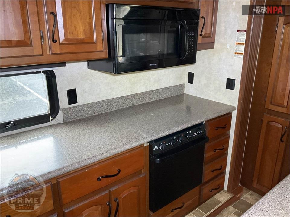 2013 Keystone Rv M-3582RL MONTANA HICKORY FIFTH WHEEL SERIES — фото 17