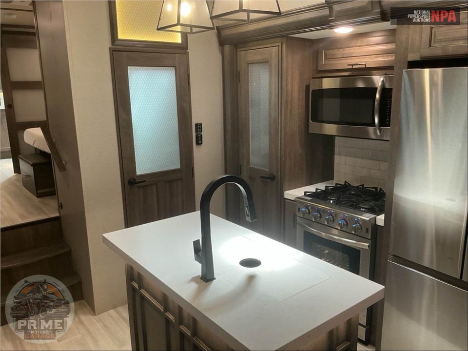 2022 Grand Design Recreational Vehicles M-380FL - SOLITUDE FIFTH WHEEL SERIES — фото 8