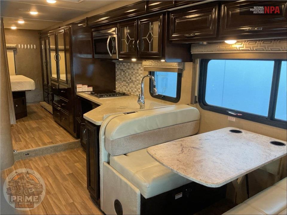 2018 Thor Motor Coach WS31 E450-V10 - QUANTUM SERIES — фото 5