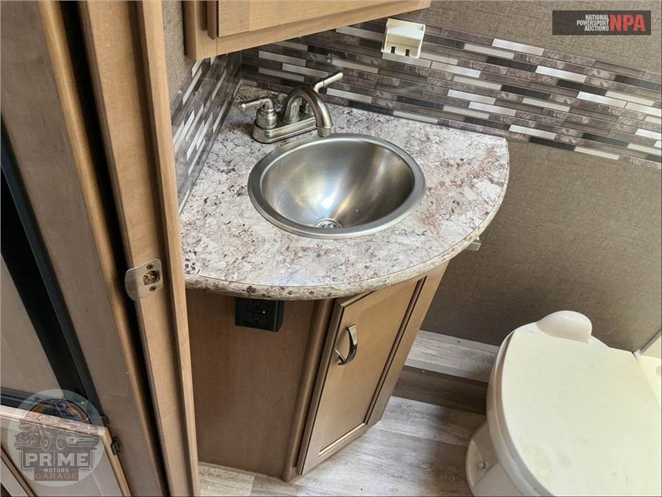 2019 Thor Motor Coach M-22FE E350-V10 - FREEDOM ELITE SERIES — фото 21