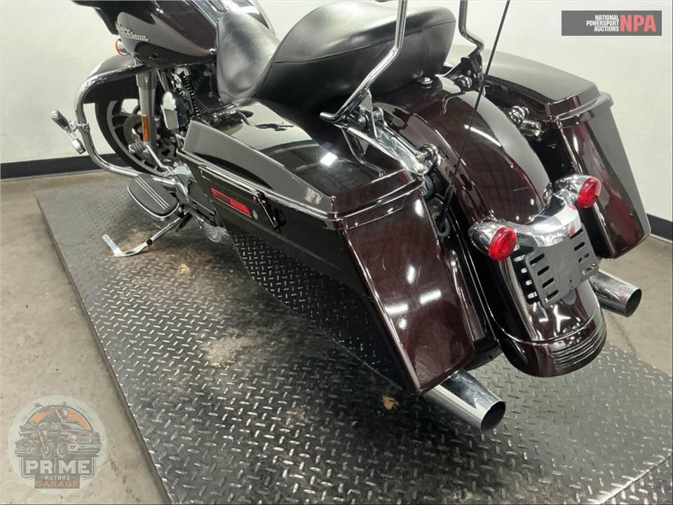 2011 Harley-Davidson FLHX STREET GLIDE — фото 17