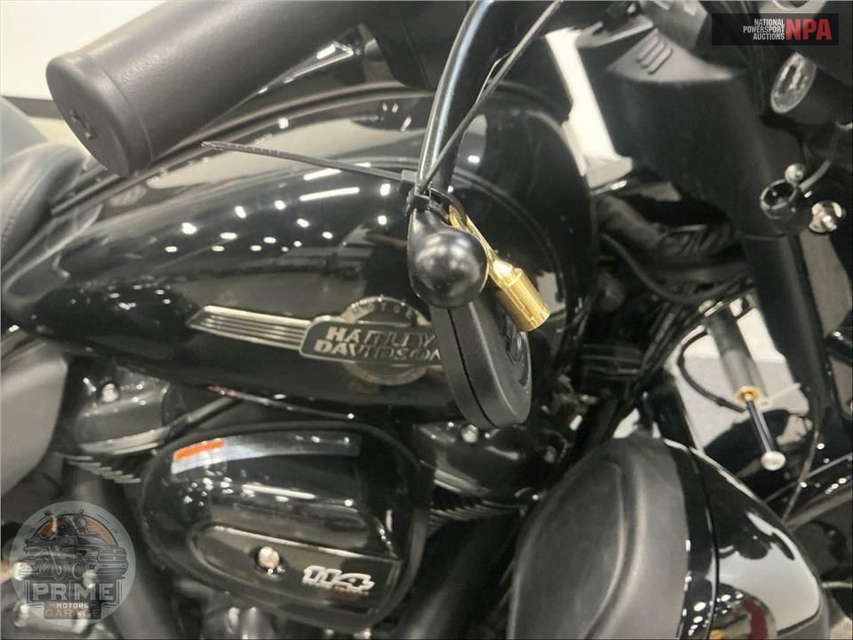 2025 Harley-Davidson FLHTCUTG TRI GLIDE ULTRA CLASSIC — фото 11