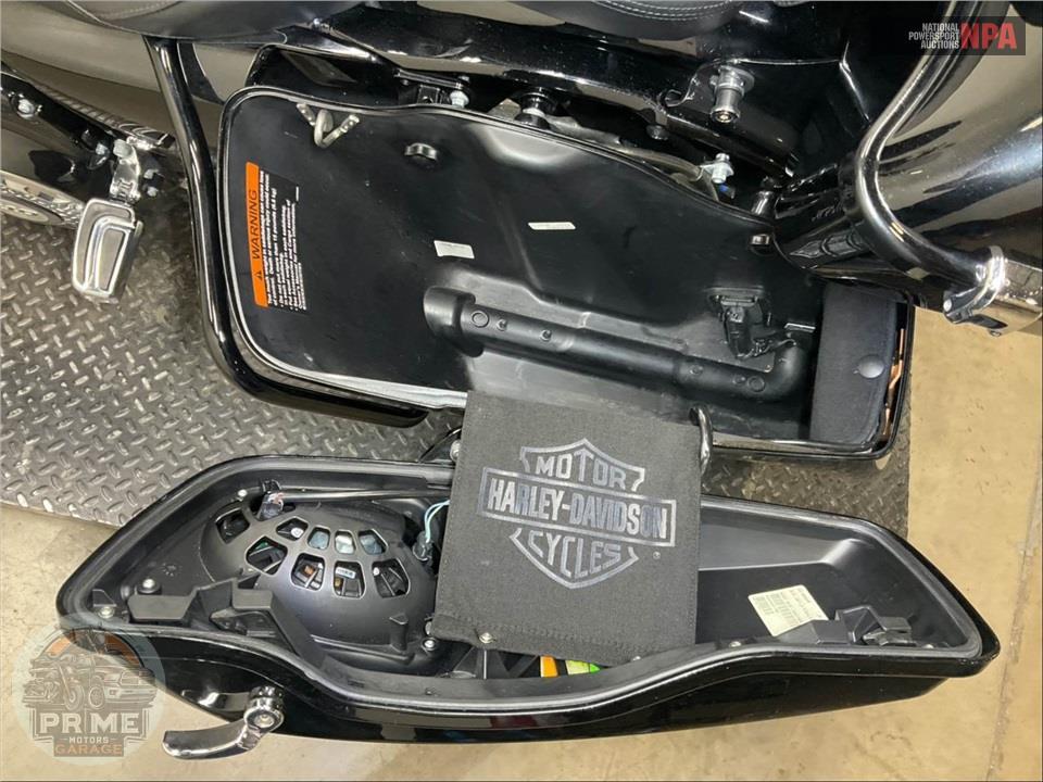 2016 Harley-Davidson FLHXSE CVO STREET GLIDE SPECIAL — фото 2