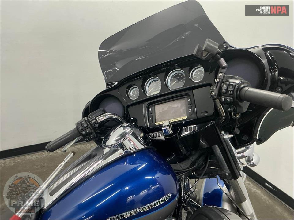 2017 Harley-Davidson FLHTK ULTRA LIMITED — фото 35