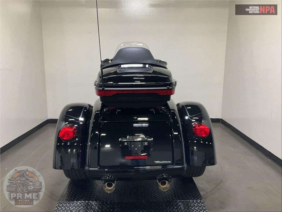 2025 Harley-Davidson FLHTCUTG TRI GLIDE ULTRA CLASSIC — фото 4