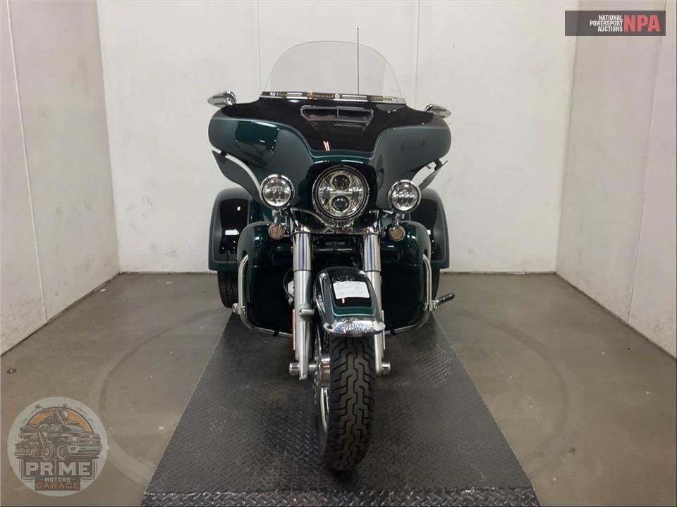 2024 Harley-Davidson FLHTCUTG TRI GLIDE ULTRA CLASSIC — фото 2