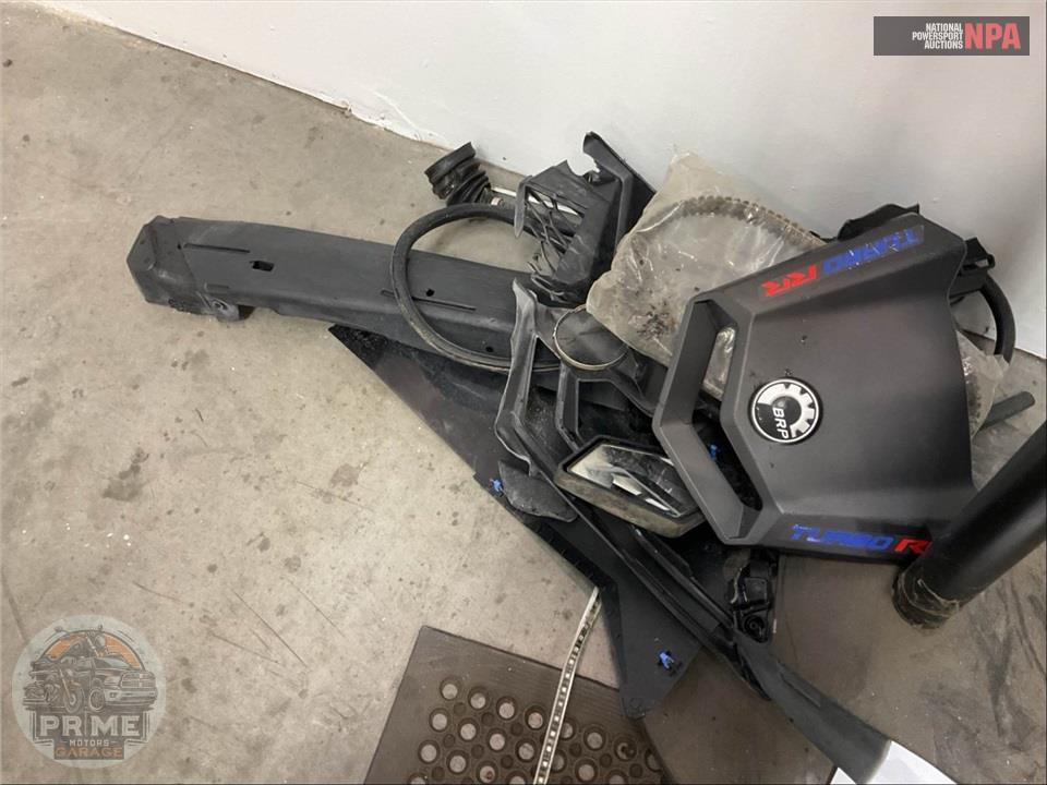 2022 Can-Am MAVERICK X3 X RS TURBO RR SMART-SHOX (DESERT TAN & CARBON BLACK RED) — фото 55
