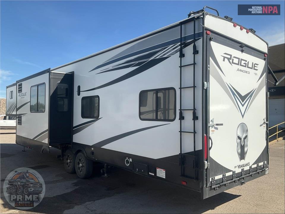 2021 Vengeance By Forest River M-4007V - ROGUE ARMORED TOY HAULER TOY HAULER SERIES — фото 3