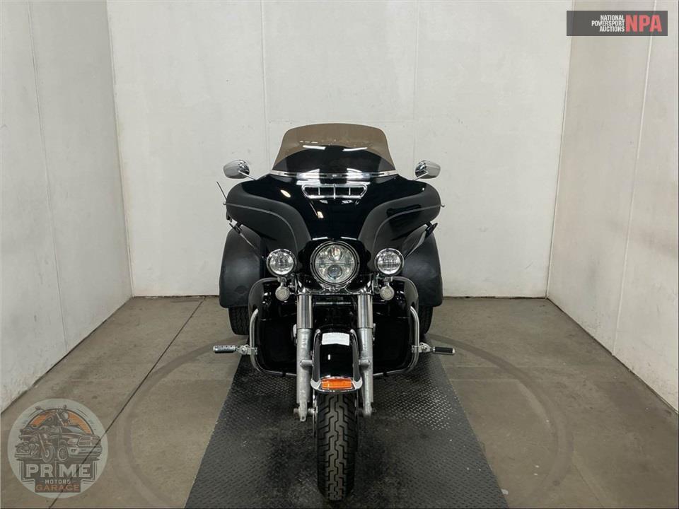 2017 Harley-Davidson FLHTCUTG TRIGLIDE ULTRA CLASSIC — фото 2