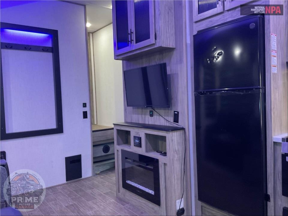 2022 Cherokee By Forest River M-287BH ARCTIC WOLF FIFTH WHEEL SERIES — фото 9