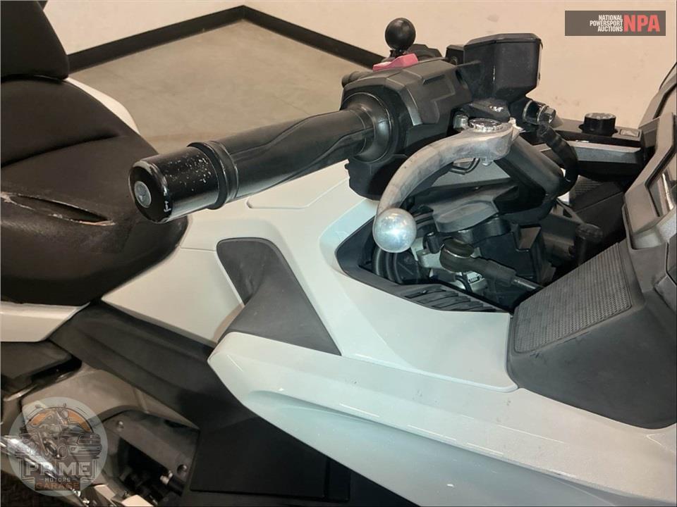 2018 Honda GL1800 GOLDWING TOUR (WHITE) — фото 11