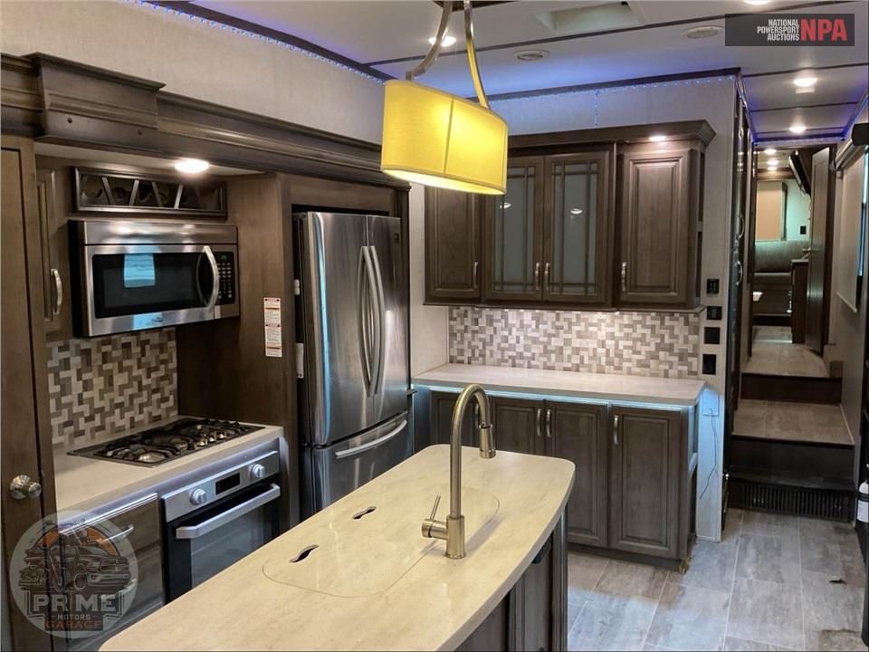 2019 Keystone Rv M-3811 MS - MONTANA 20TH ANNIVERSARY FIFTH WHEEL SERIES — фото 9