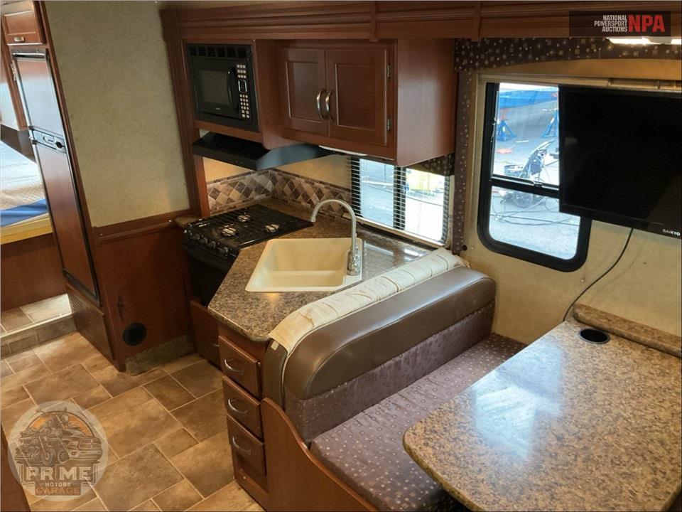 2015 Thor Motor Coach M-28H E450-V10 - FREEDOM ELITE SERIES — фото 6