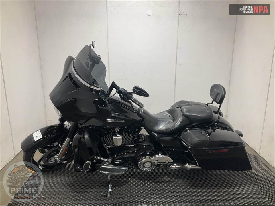 2016 Harley-Davidson FLHXSE CVO STREET GLIDE SPECIAL — фото 3