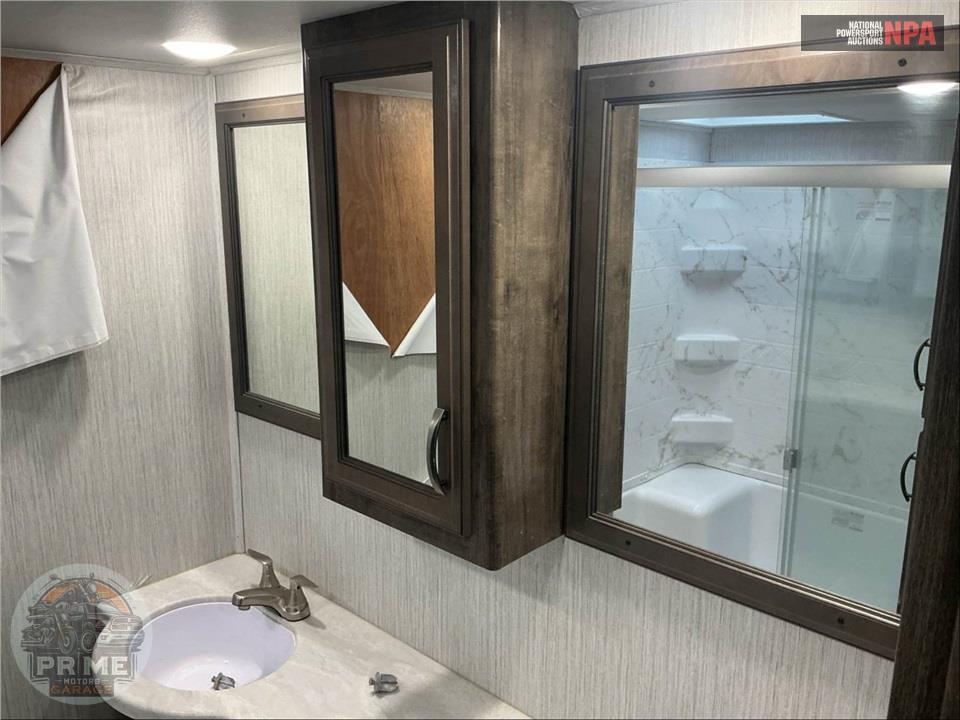 2020 Sandpiper By Forest River M-39BARK - FIFTH WHEEL SERIES — фото 17