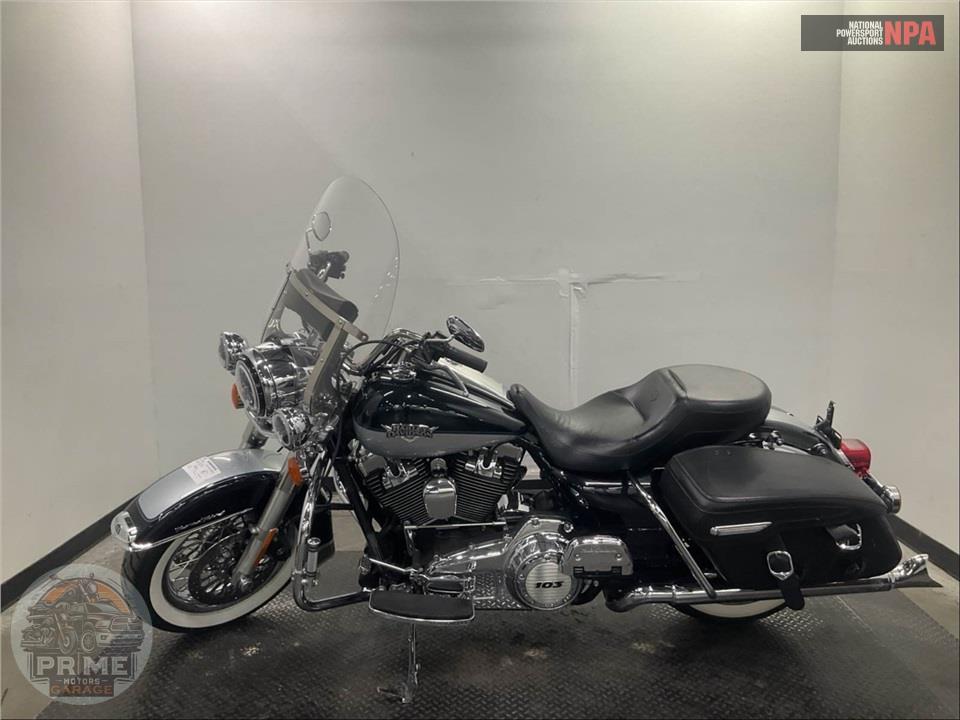 2012 Harley-Davidson FLHRC ROAD KING CLSC — фото 3