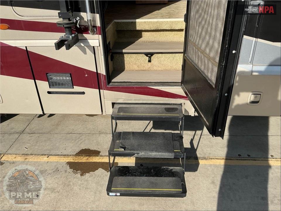 2011 Winnebago M-35P-FORD - ADVENTURER SERIES — фото 54