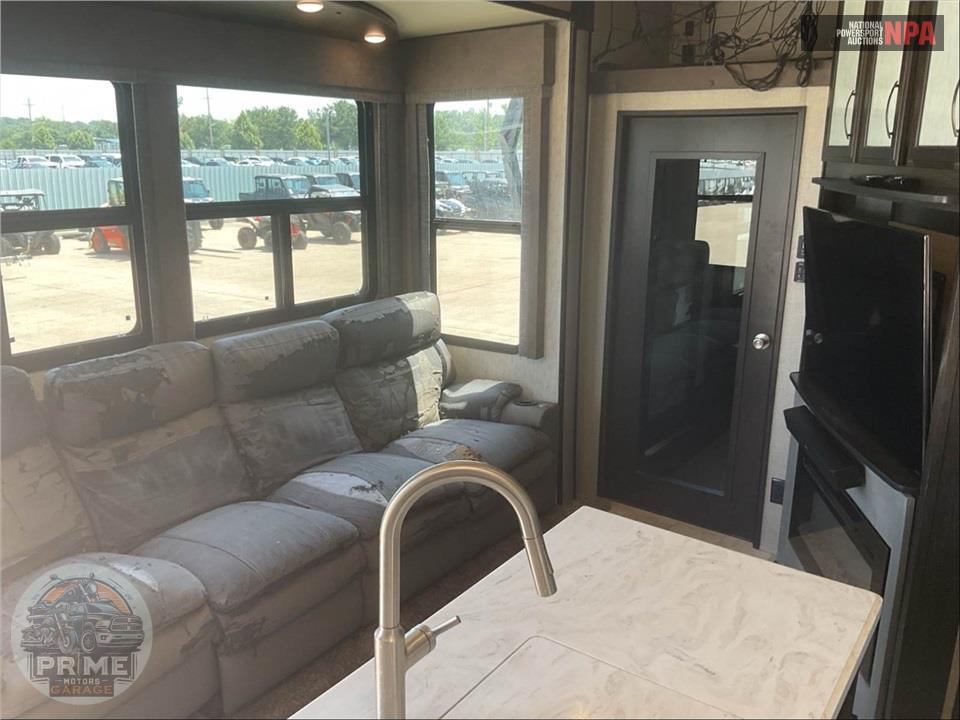 2018 Grand Design Recreational Vehicles M-351M - MOMENTUM TOY HAULER TOY HAULER SERIES — фото 9
