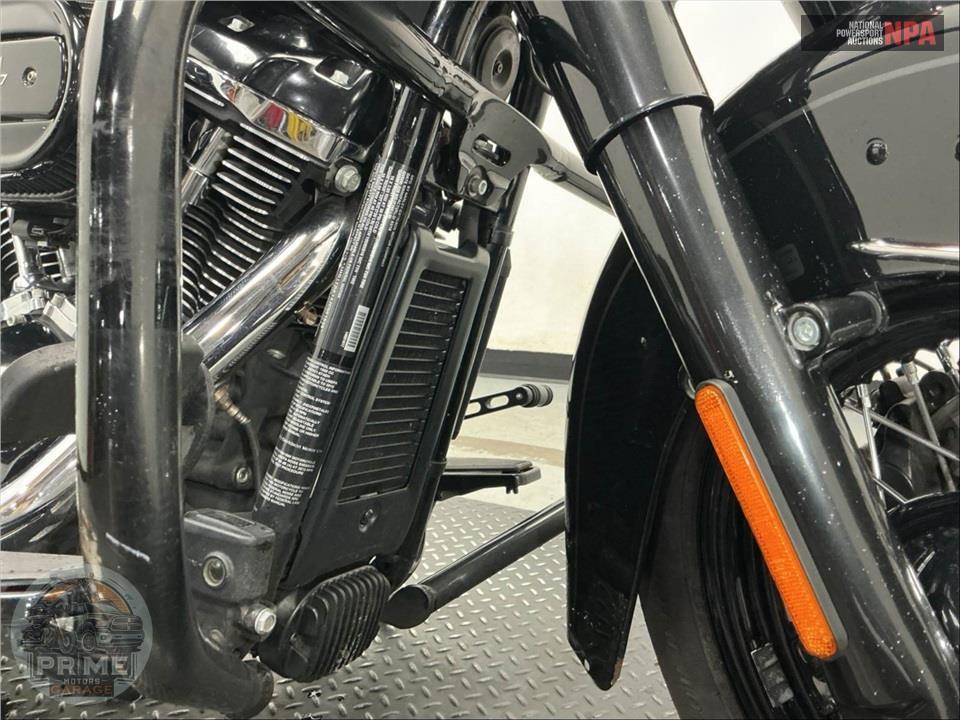 2018 Harley-Davidson FLHCS HERITAGE CLASSIC 114 — фото 12