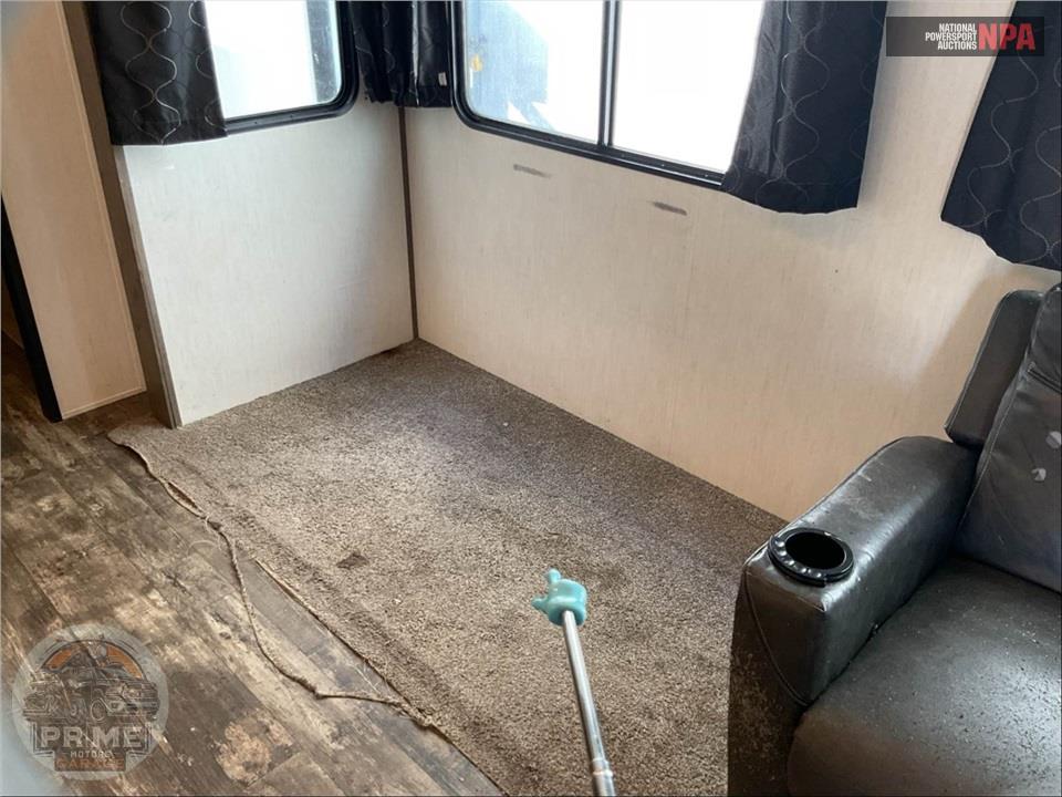2021 Sabre By Forest River M-38DBQ - FIFTH WHEEL SERIES — фото 11