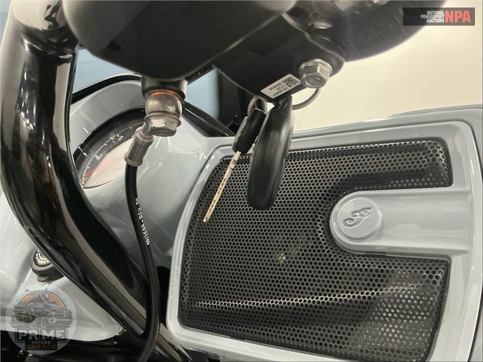 2025 Indian Motorcycle CHIEFTAIN DARK HORSE WITH POWERBAND AUDIO PACKAGE (BLACK) — фото 11