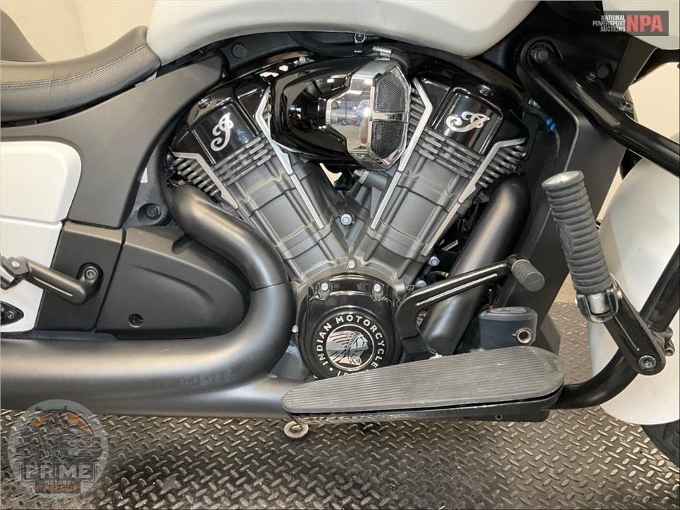 2021 Indian Motorcycle CHALLENGER DARK HORSE (BLACK/BRONZE SMOKE) — фото 6