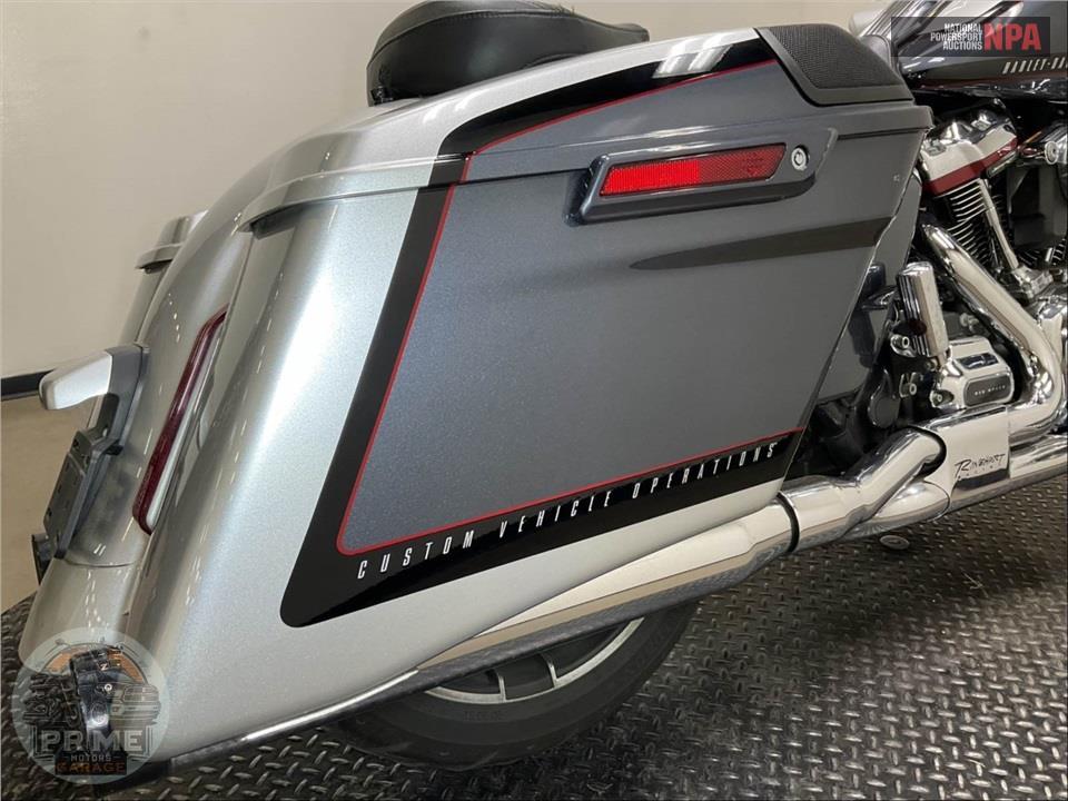 2019 Harley-Davidson FLTRXSE CVO ROAD GLIDE — фото 22