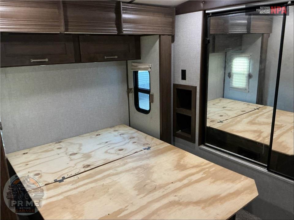 2019 Keystone Rv M-330 RL - LAREDO SERIES — фото 14