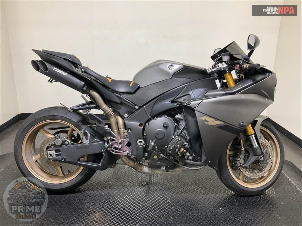 2014 Yamaha YZF-R1 (RAPID RED/MATTE GRAY) — фото 1