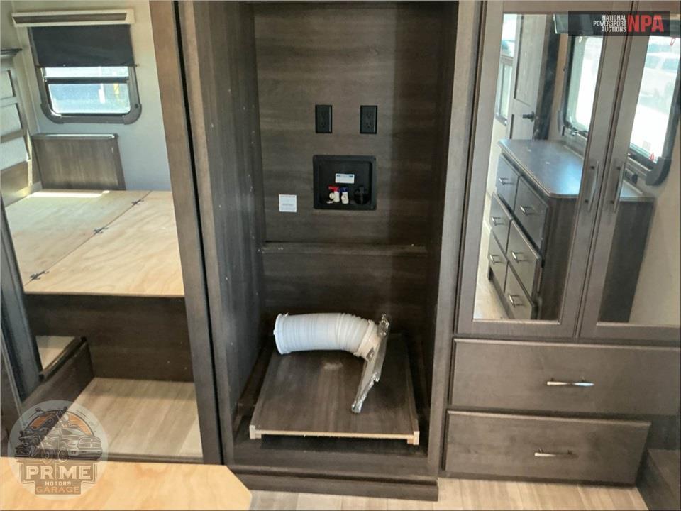 2022 Grand Design Recreational Vehicles M-390RK - SOLITUDE FIFTH WHEEL SERIES — фото 24