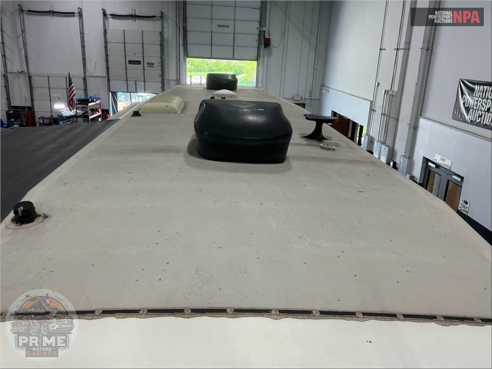 2018 Heartland Rvs M-3310QSCK - BIG COUNTRY FIFTH WHEEL SERIES — фото 32