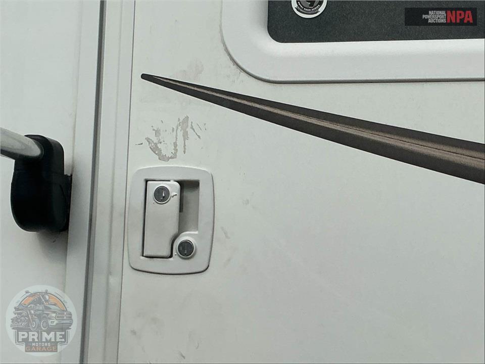 2013 Razorback By Dutchmen M-2950 - TOY HAULER SERIES — фото 79