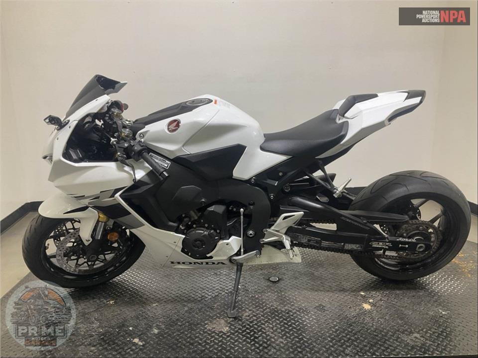 2025 Honda CBR1000RR — фото 3