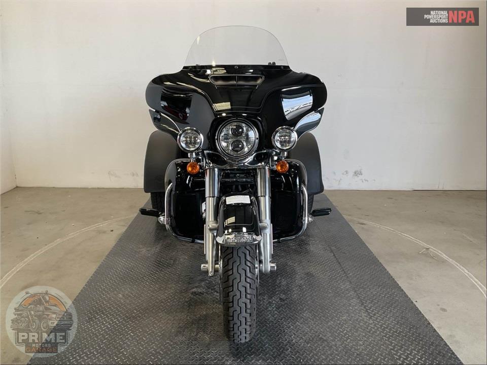 2023 Harley-Davidson FLHTCUTG TRI GLIDE ULTRA CLASSIC — фото 2
