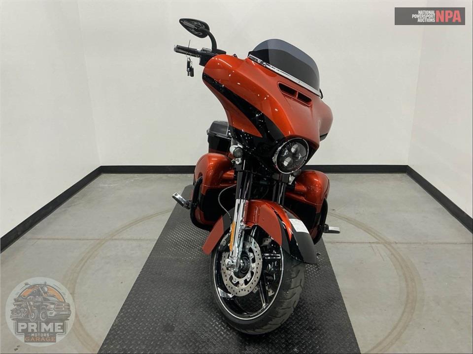 2017 Harley-Davidson FLHXSE CVO STREET GLIDE — фото 2